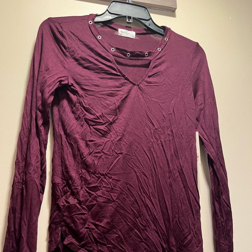 Medium long sleeve shirt with collar